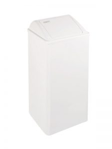 Su sfondo bianco è raffigurato un "Cestini professionali con coperchio basculante" di forma rettangolare, perfetto da abbinare a moderni articoli essenziali per il bagno, come un asciugamano o un dispenser carta mani.