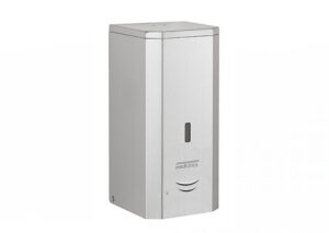 Dispenser di sapone o disinfettante in acciaio inox, di forma rettangolare e dotato di una piccola finestra per controllare il livello del liquido, montato su uno sfondo bianco.