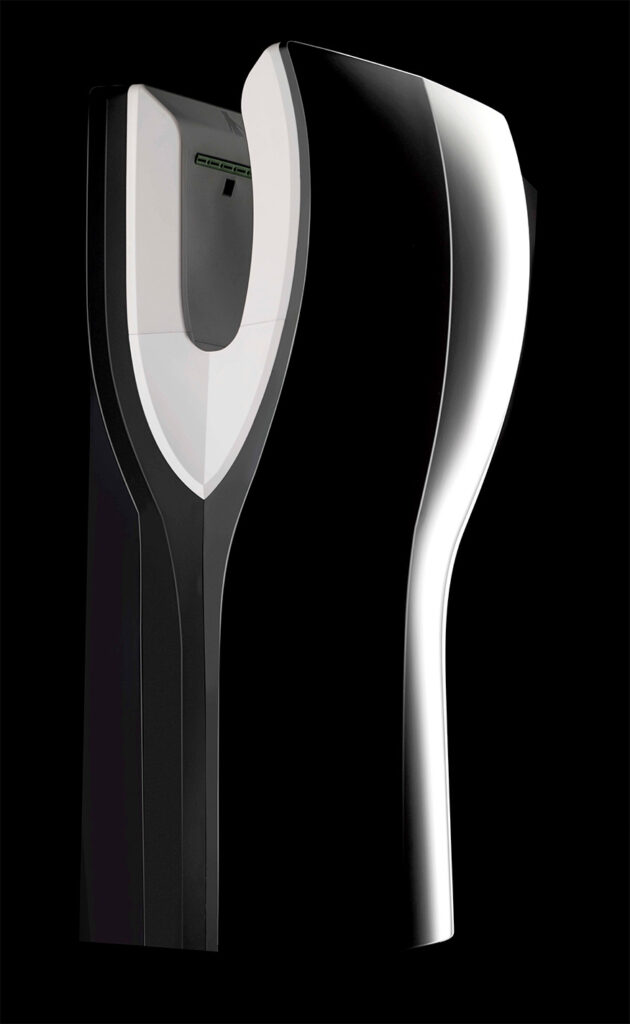 Un asciugamani moderno ed elegante, in bianco e nero, dal design verticale e dai bordi curvi, si staglia su un solido sfondo nero.